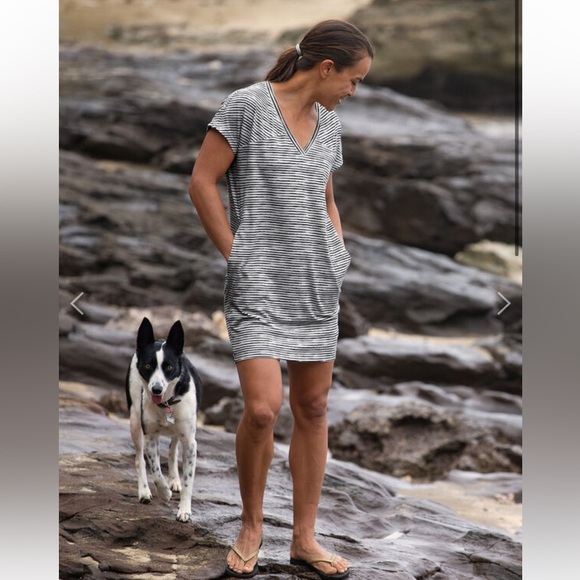 Title Nine NWT Hiolani V Neck Dress Painted Stripe size Small‎ - Picture 1 of 11